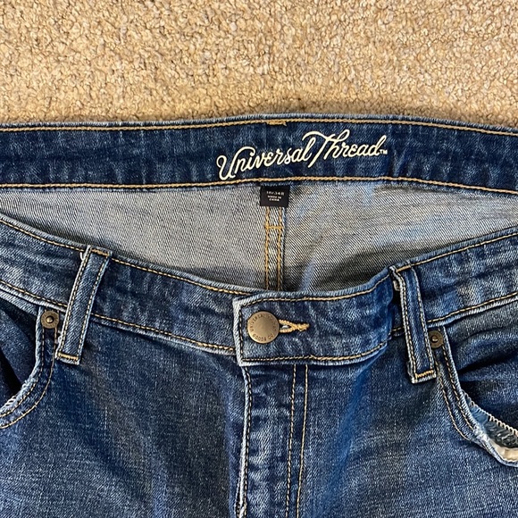 Mid rise boyfriend cropped jeans. Universal thread size 18/34R. - Picture 4 of 8